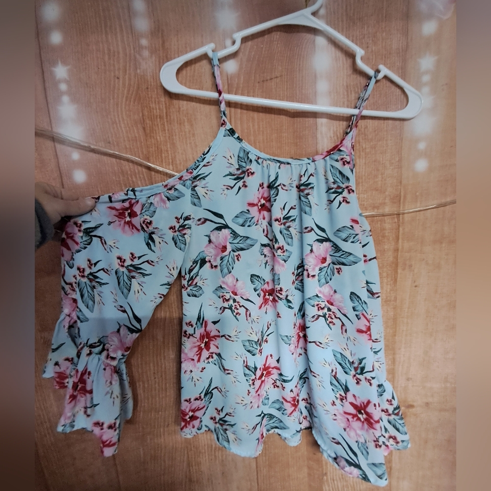 Seven sisters cold shoulder blue floral blouse size medium